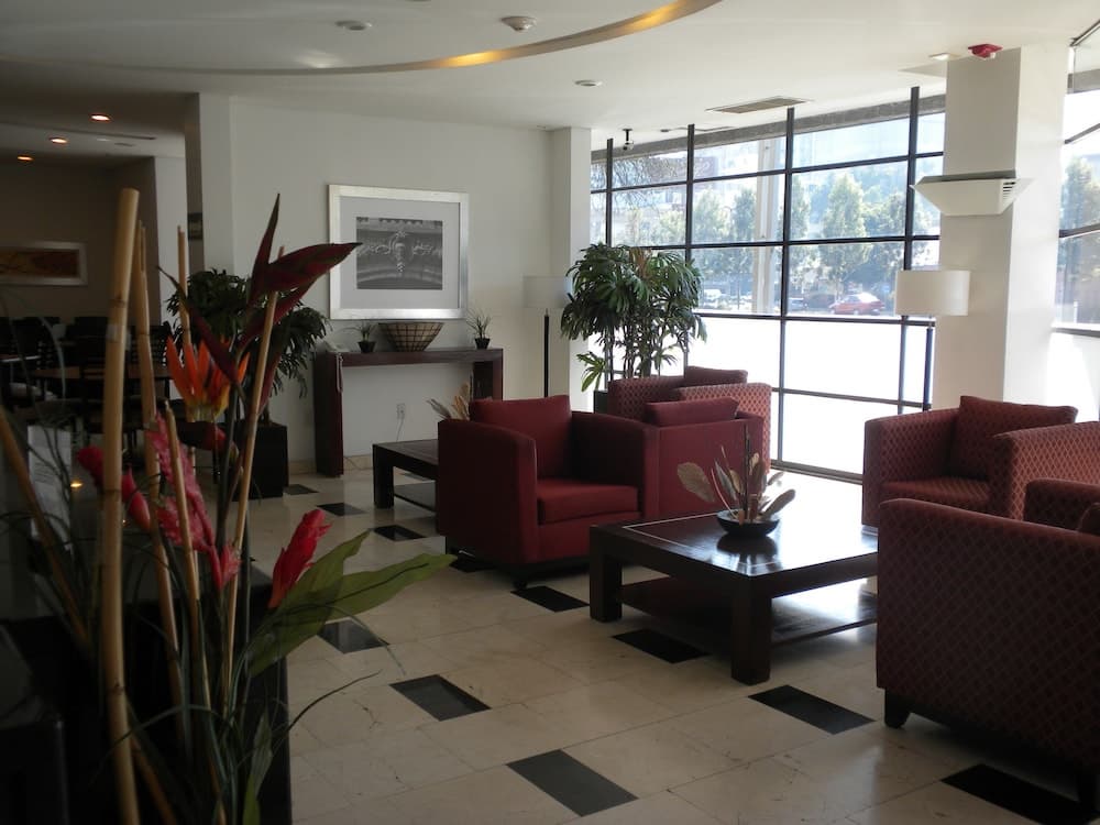 *Hotel & Suites PF, Lobby sitting area
