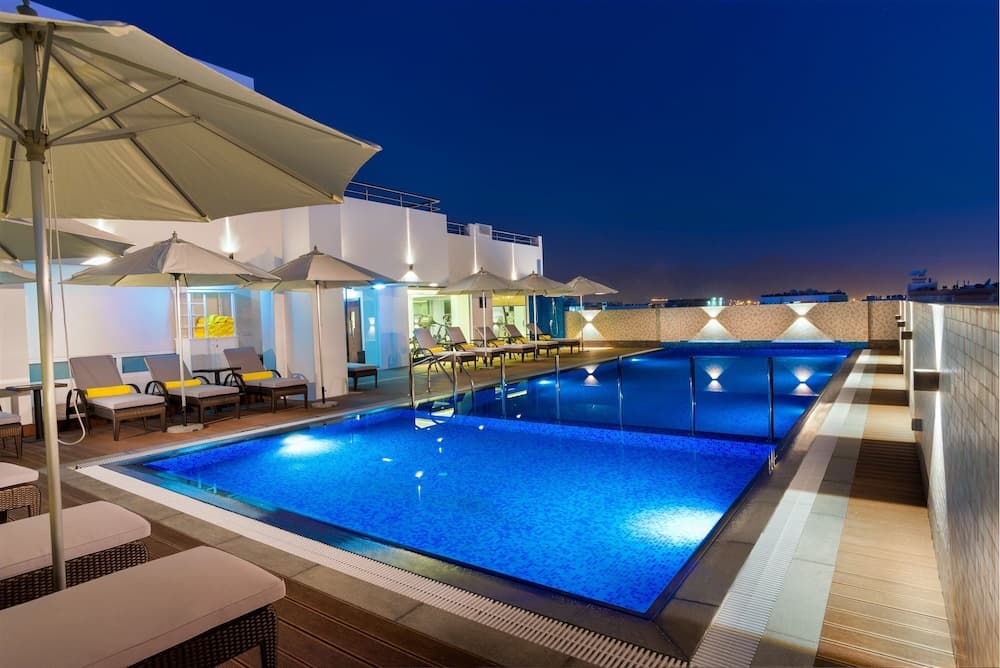 Centara Muscat Hotel Oman, Indoor/outdoor pool