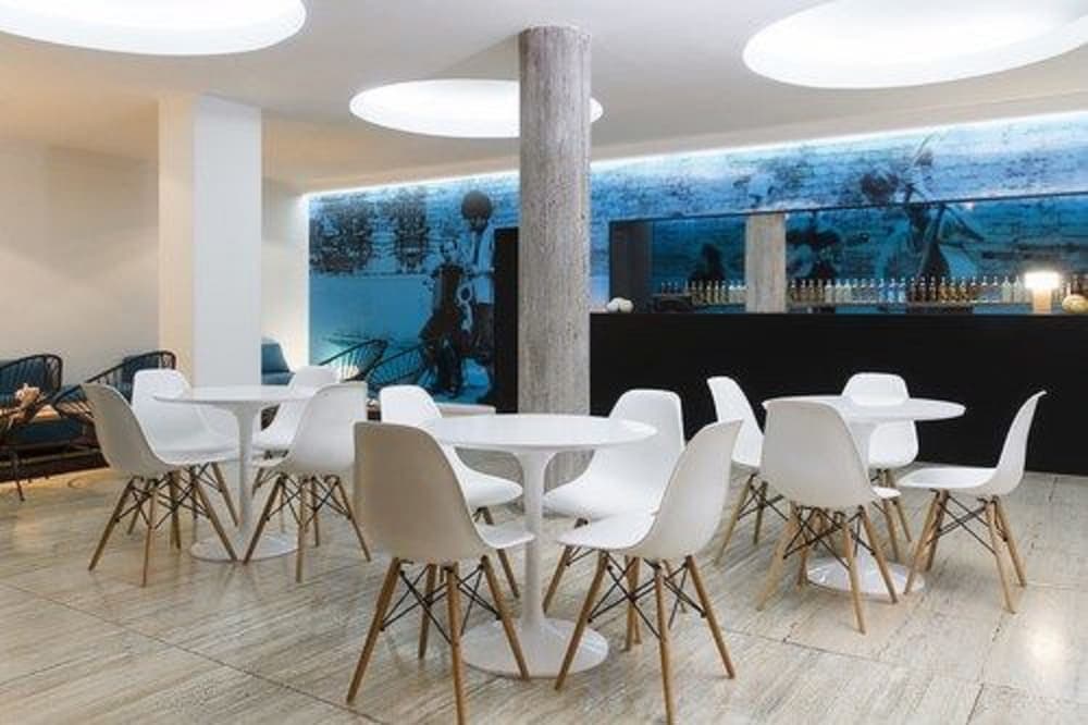 Rochester Classic, Exterior