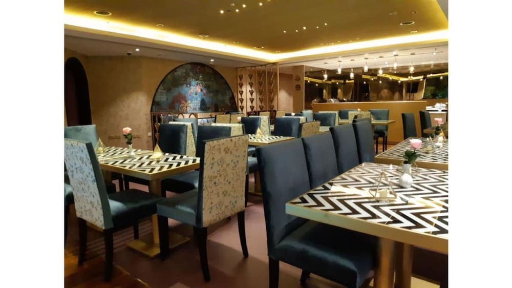 Lotus Grand Hotel, Dining