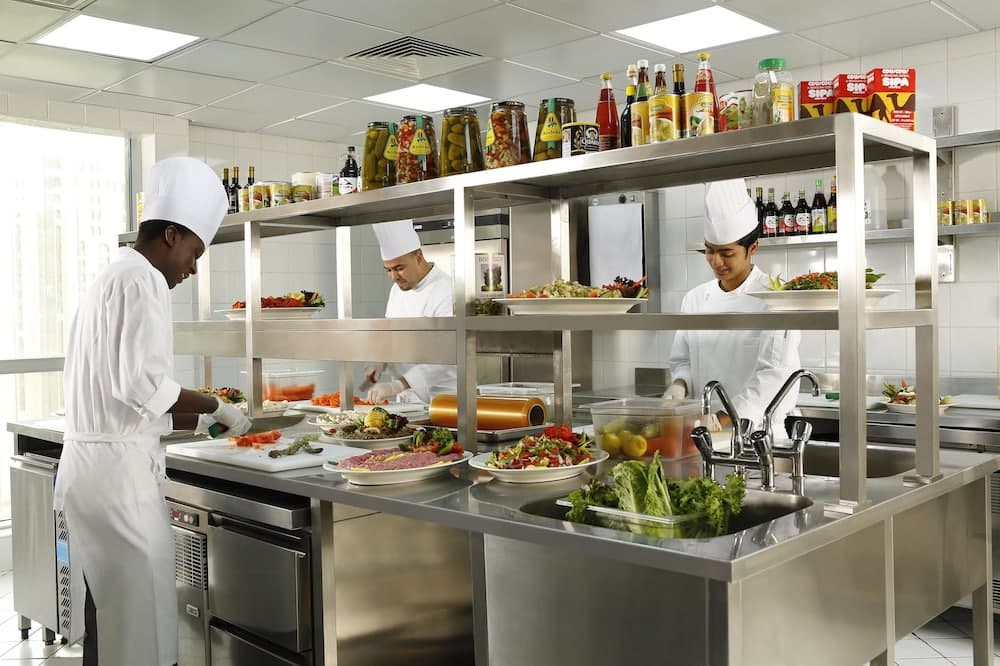 Swissotel Makkah, Food and Drink