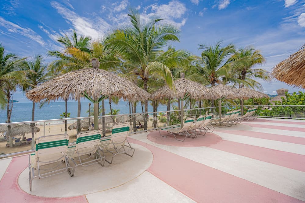 *Playa Suites, Sundeck