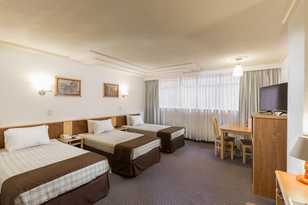 *Hotel Estoril, Room