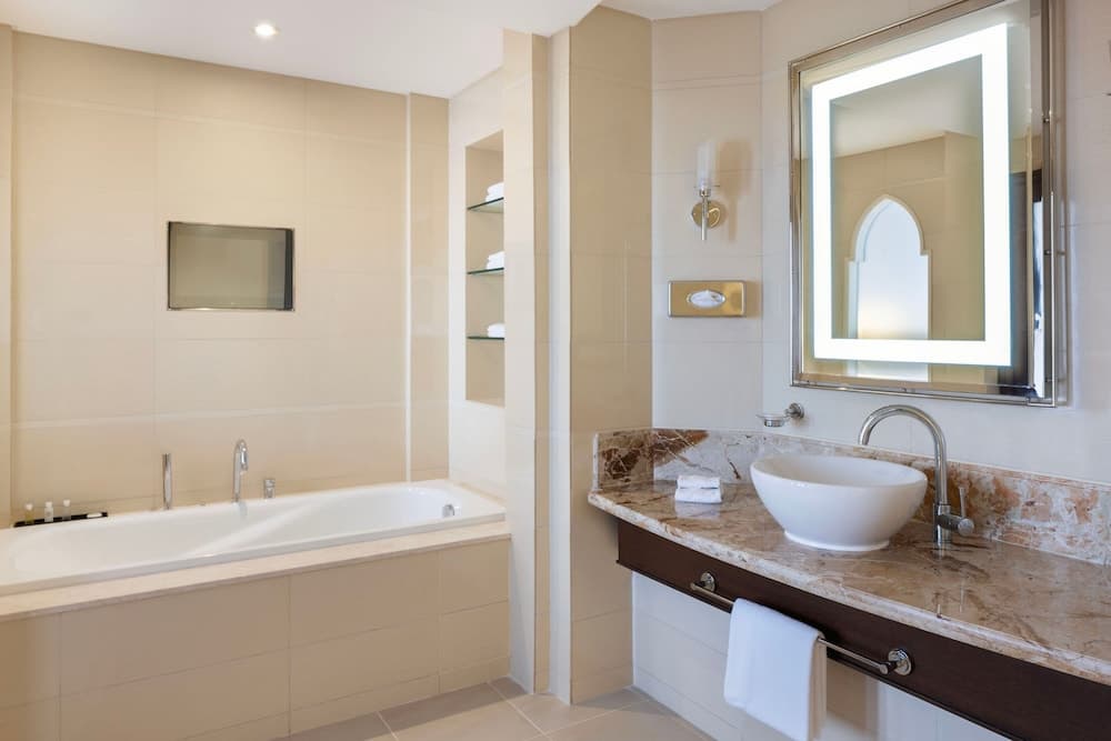 Sheraton Oman Hotel, Bathroom