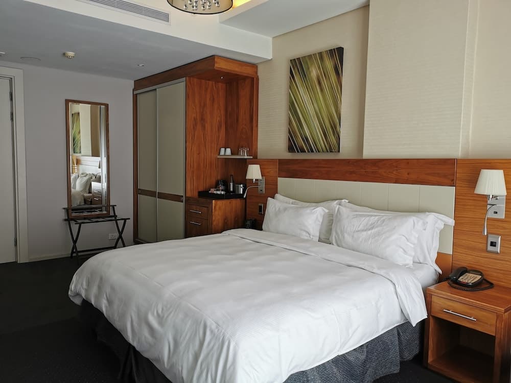 DoubleTree by Hilton Cape Town - Upper Eastside, Room