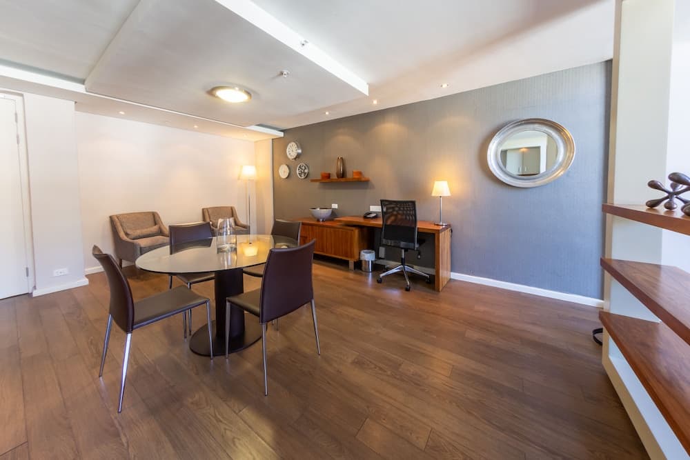 DoubleTree by Hilton Cape Town - Upper Eastside, Room