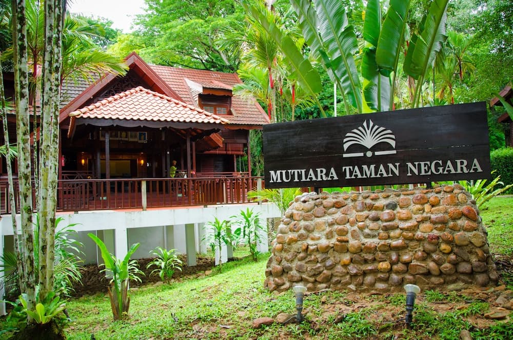 Mutiara Taman Negara, Exterior