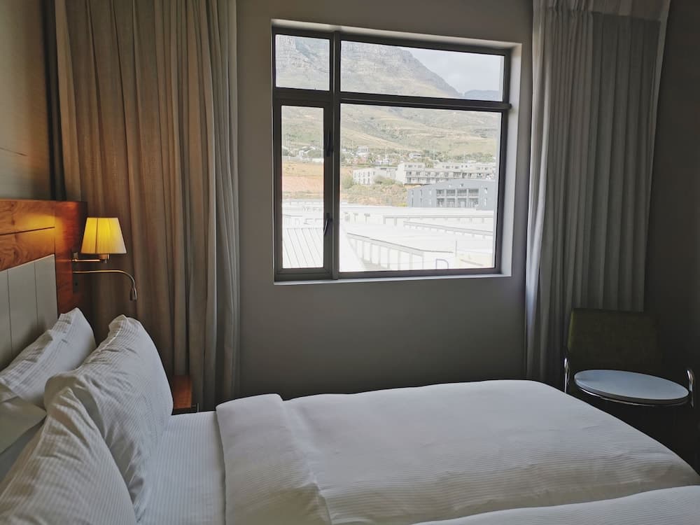 DoubleTree by Hilton Cape Town - Upper Eastside, Mountain view