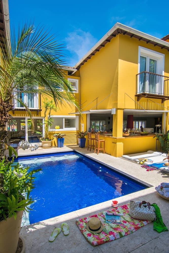 LA CHIMERE, Outdoor pool