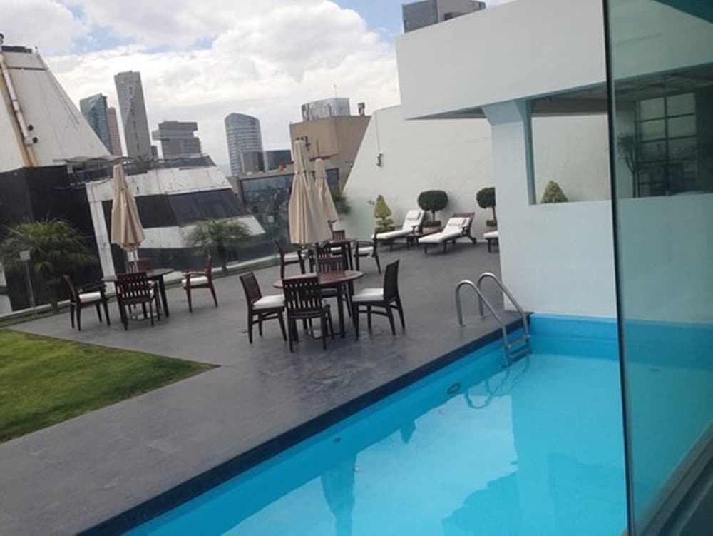 *Hotel Royal Reforma 2025 & 2026, Poolside bar