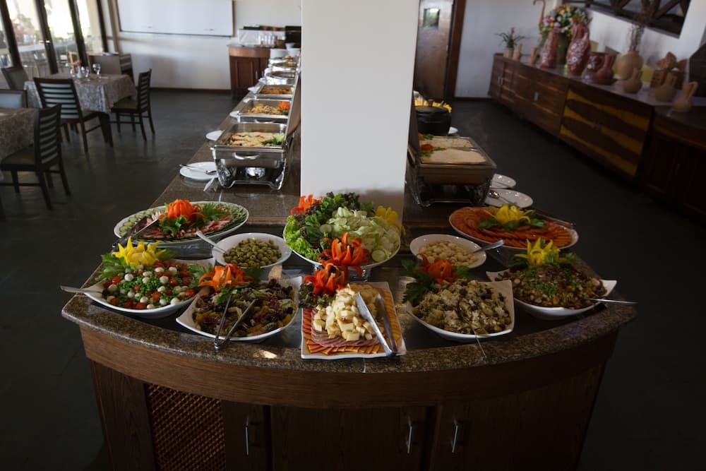 Catussaba Resort Hotel, Food and drink