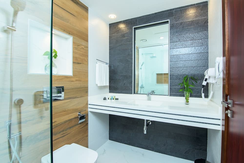 Muscat Gate Hotel, Bathroom