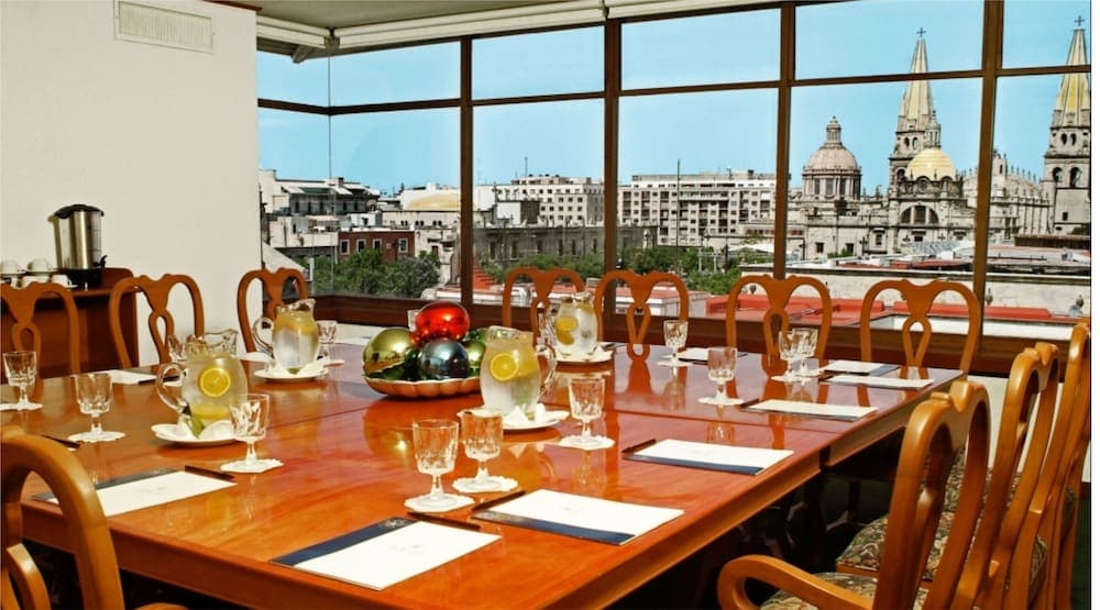 Hotel De Mendoza, Meeting facility