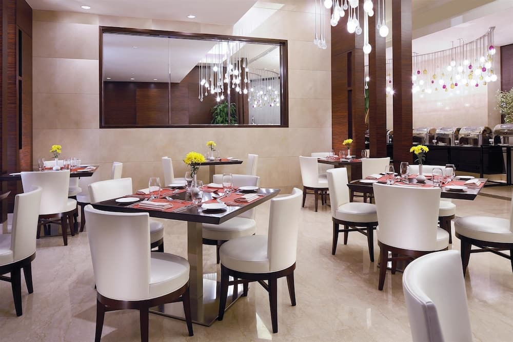Swissotel Makkah, Restaurant