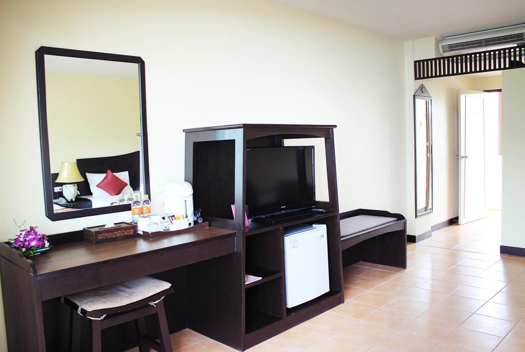 Kata Sea Breeze Resort - SHA Plus, 