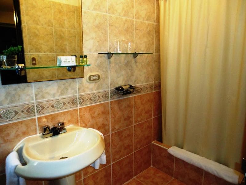 Leon de Oro Inn and Suites, GEN