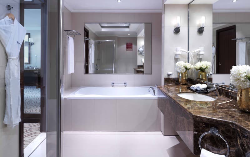 Park Regis Kris Kin Hotel, GEN