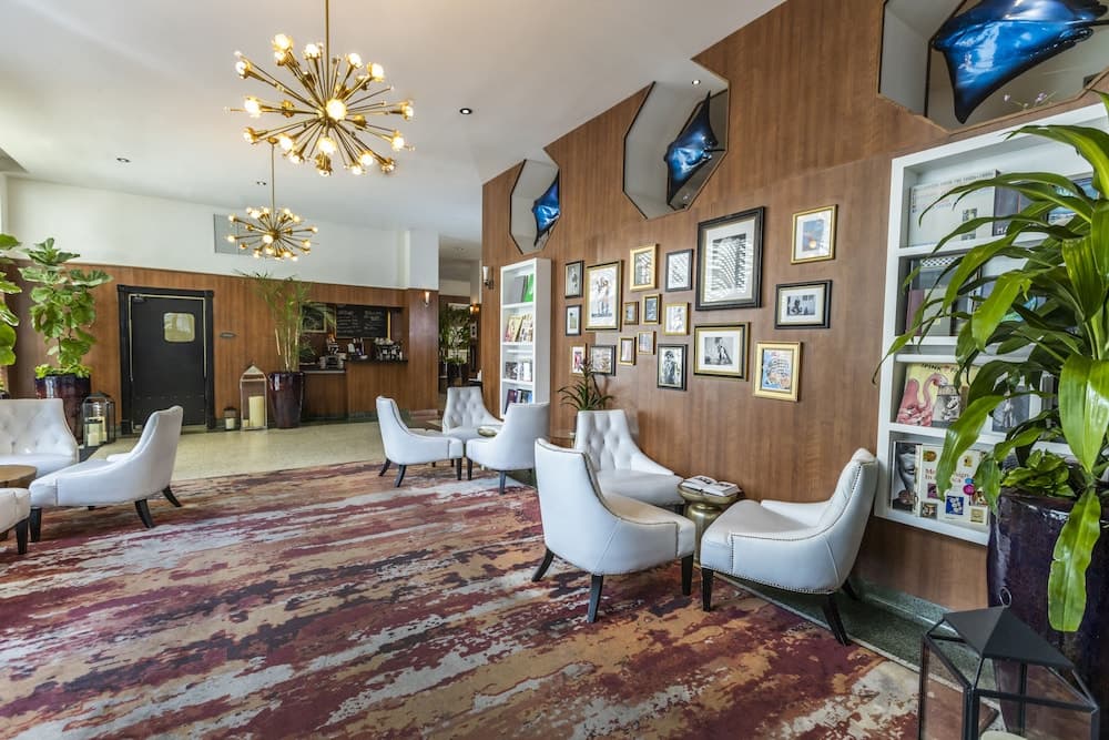 Hotel Croydon, Lobby sitting area