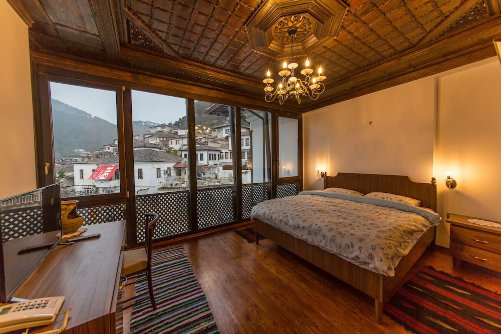 Hotel Onufri 4*, City view