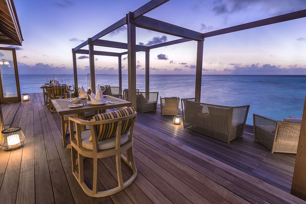 Hurawalhi Island Resort, Restaurant