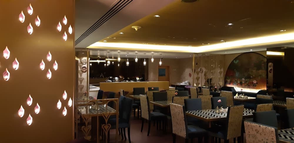 Lotus Grand Hotel, Dining