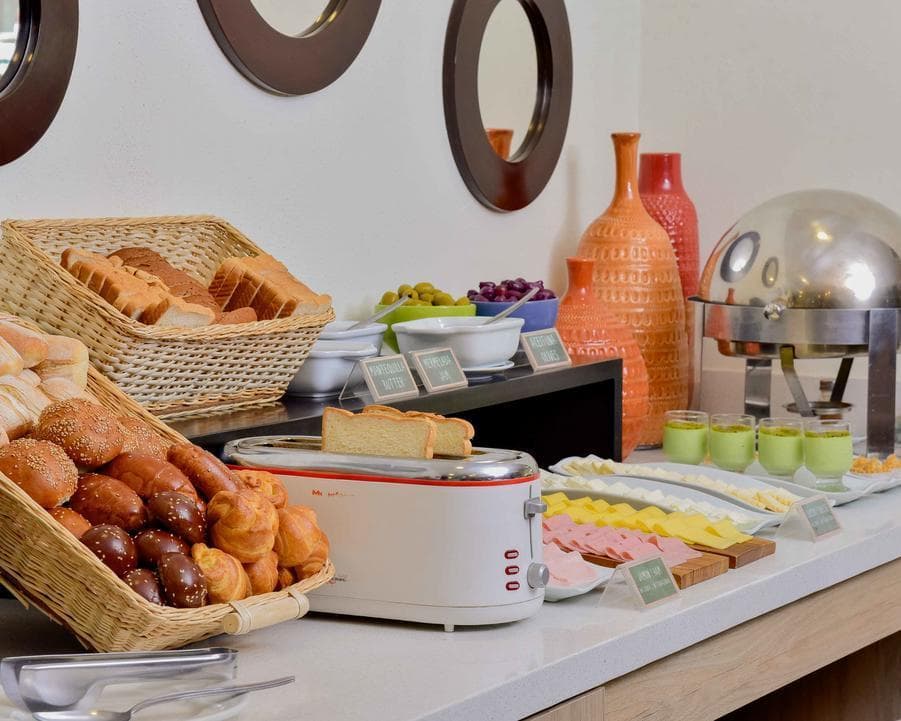 Los Girasoles Hotel , 