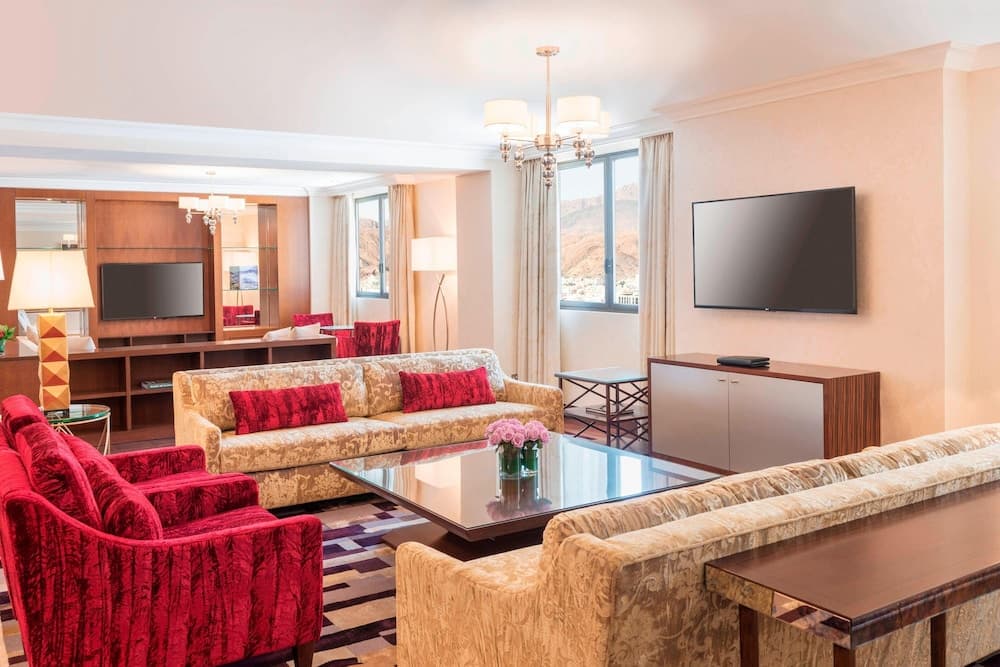 Sheraton Oman Hotel, Living area