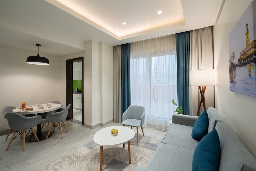 Citadines Al Ghubrah Muscat, Living area