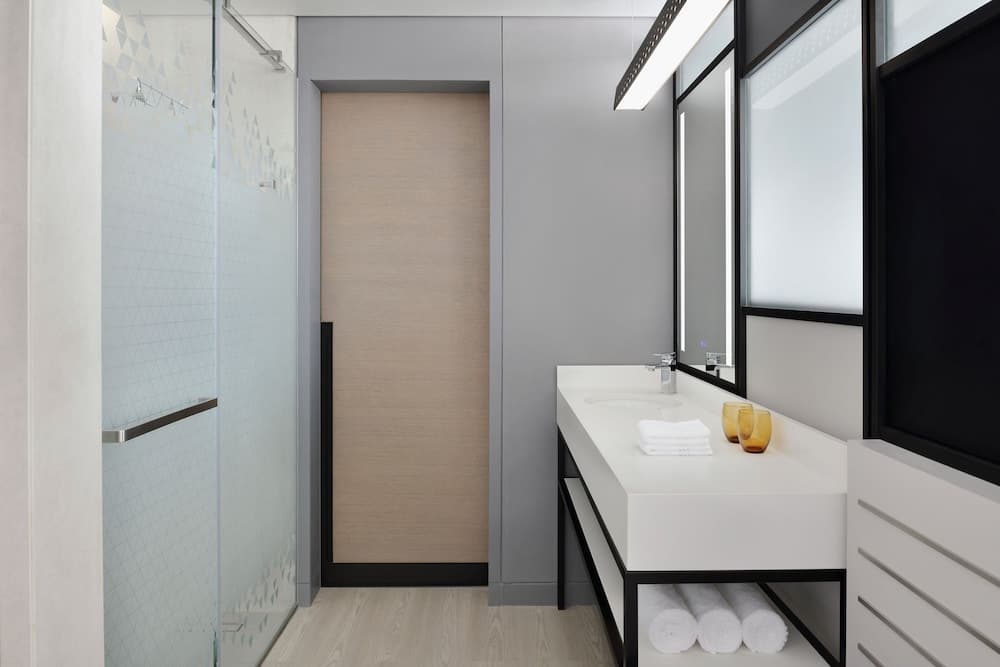 Aloft Muscat, Bathroom