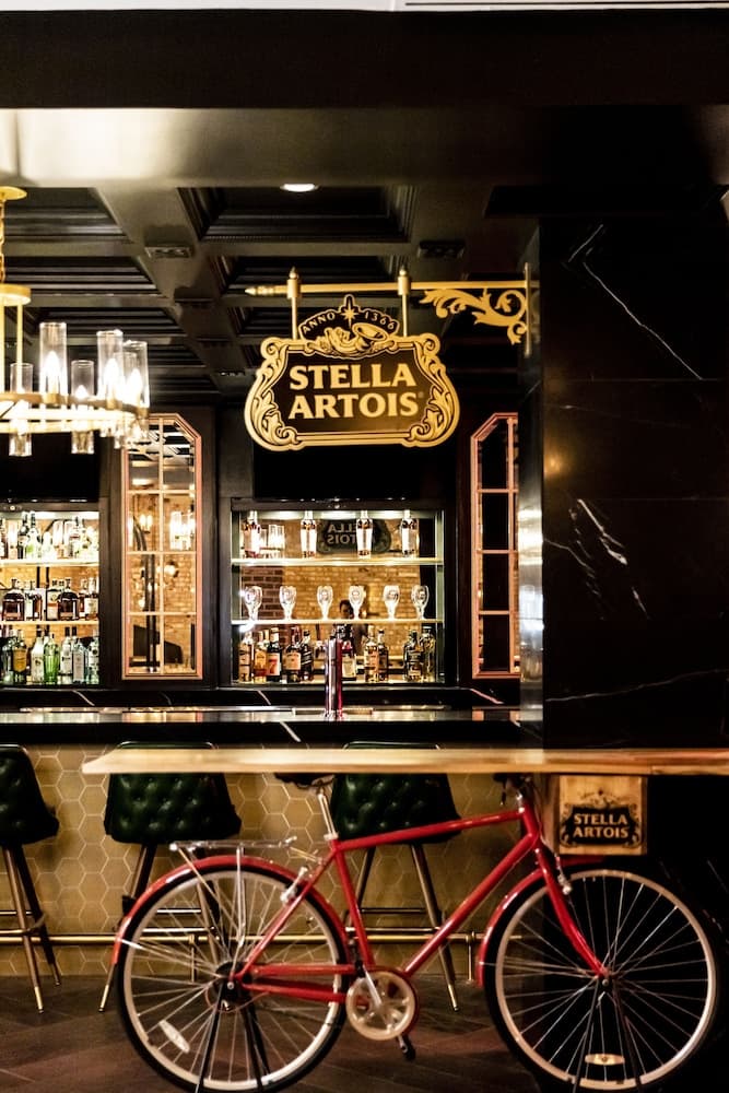 Westgate New York Grand Central, Bar (on property)