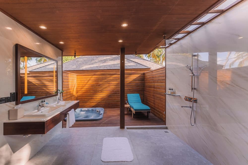 Veligandu Maldives Resort Island, Bathroom