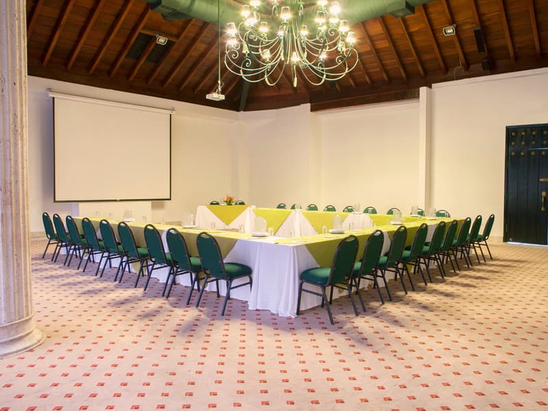 Las Americas Casa de Playa, CON