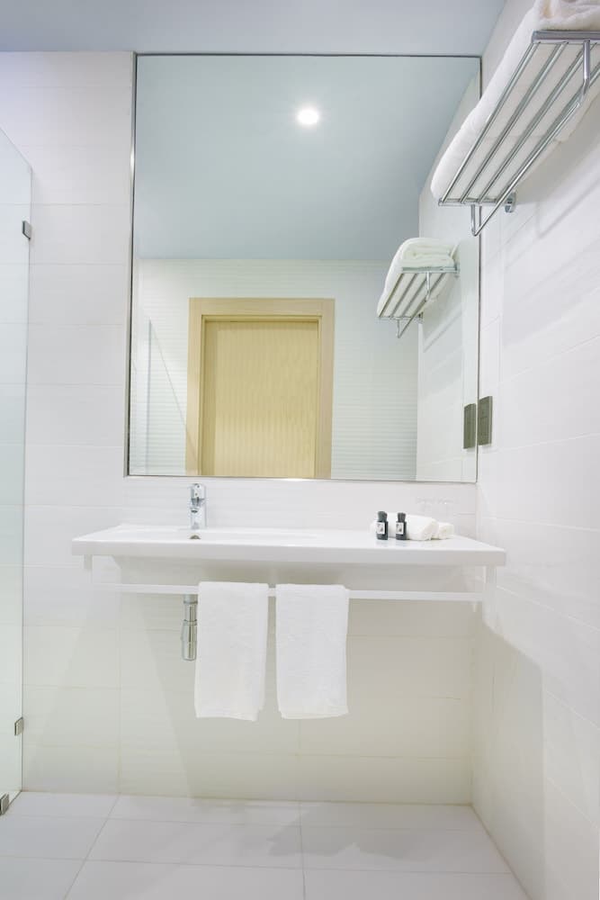 Swiss-Belinn Airport Muscat, Bathroom