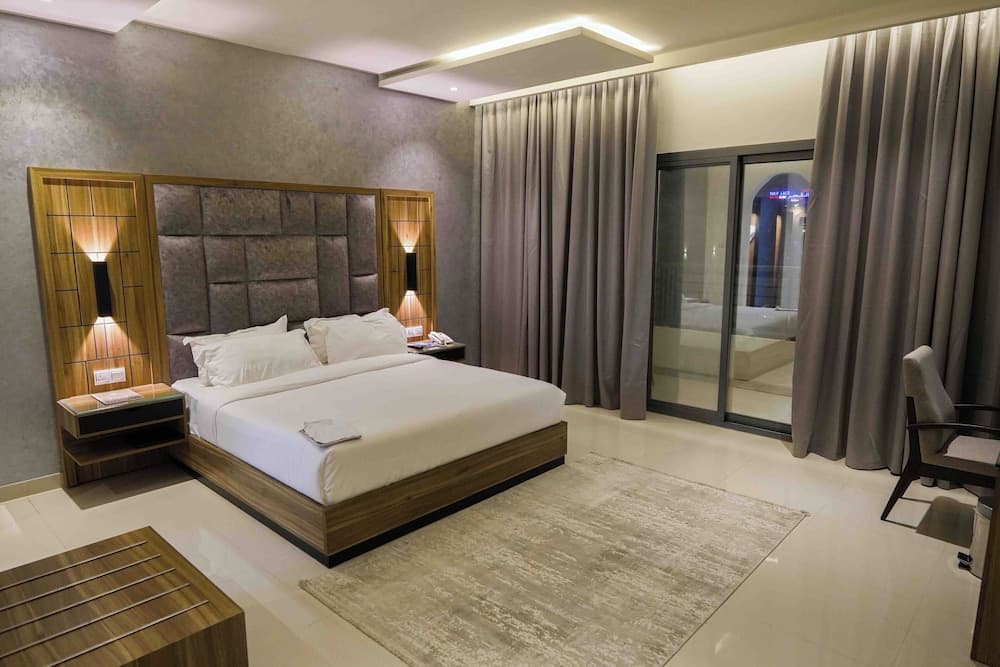 The Plaza Hotel and Resort, Room