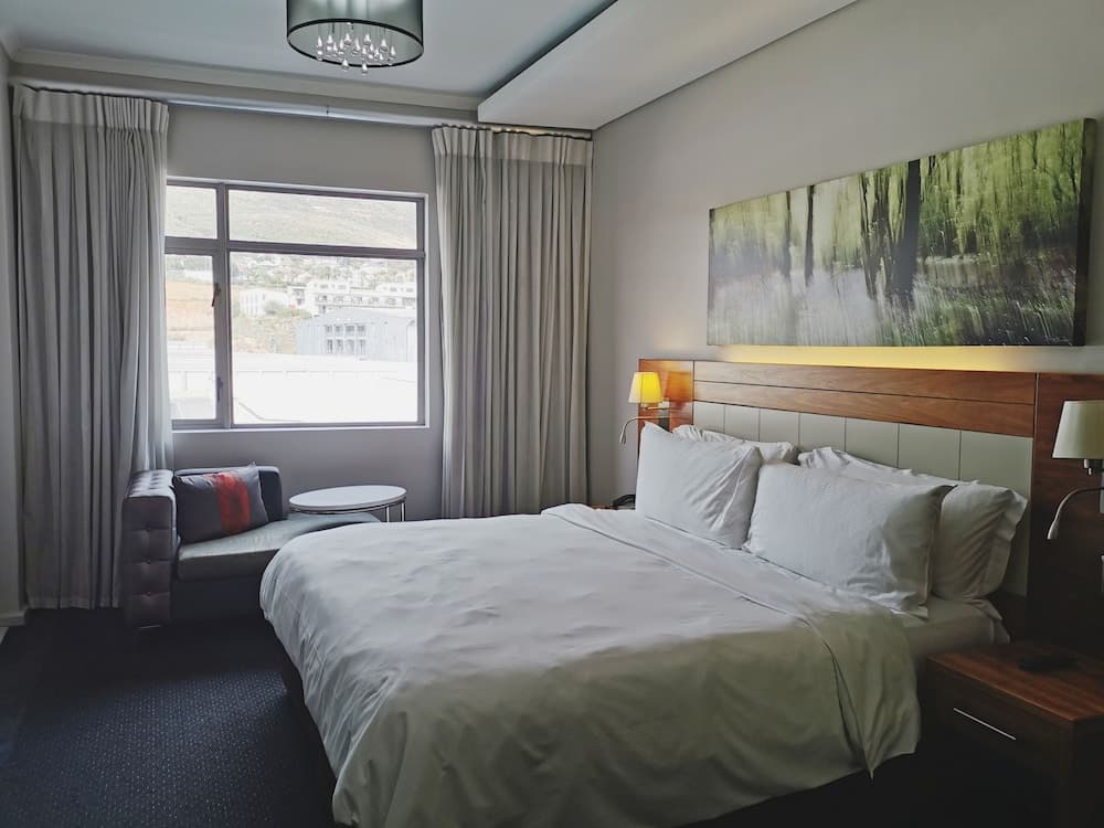 DoubleTree by Hilton Cape Town - Upper Eastside, Mountain view