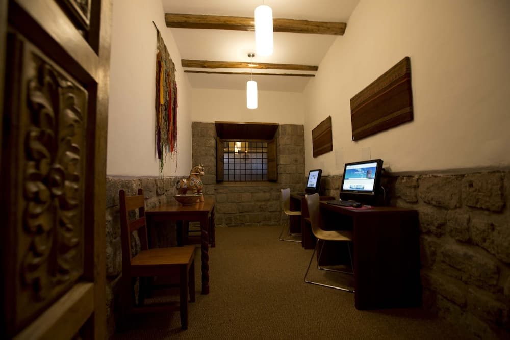 Tierra Viva Cusco Centro, Business center