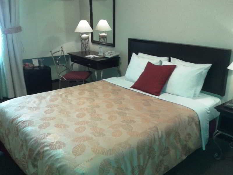 Leon de Oro Inn and Suites, HAB