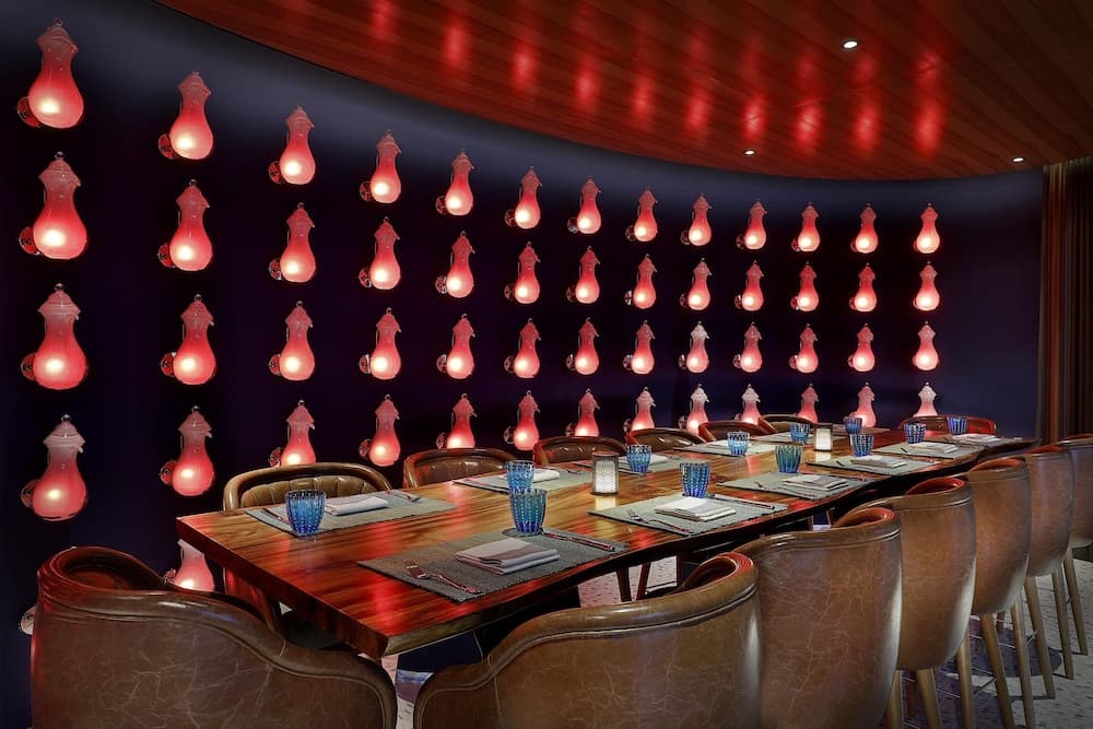 W Muscat, Restaurant