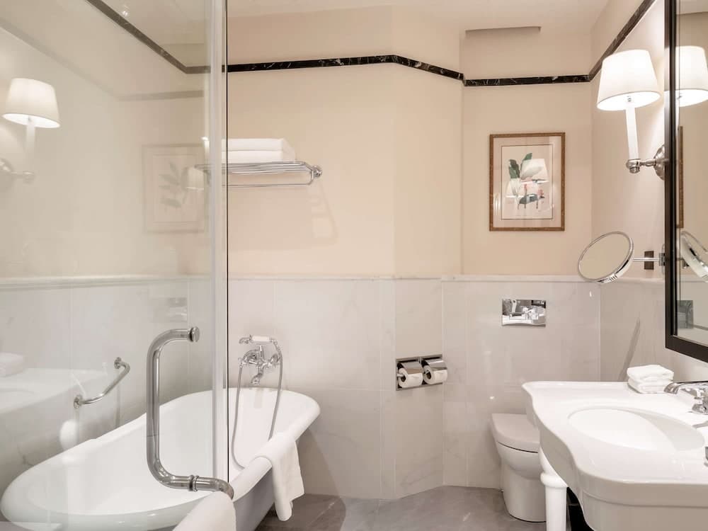 Raffles Hotel Le Royal, Room