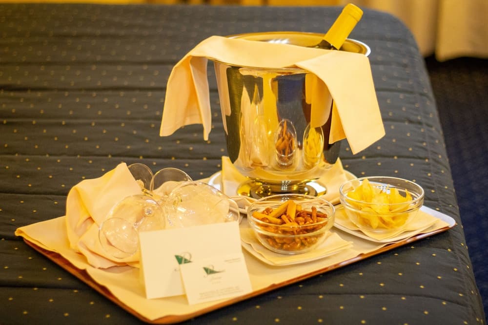 Pacific Hotel Fortino , Room service - dining