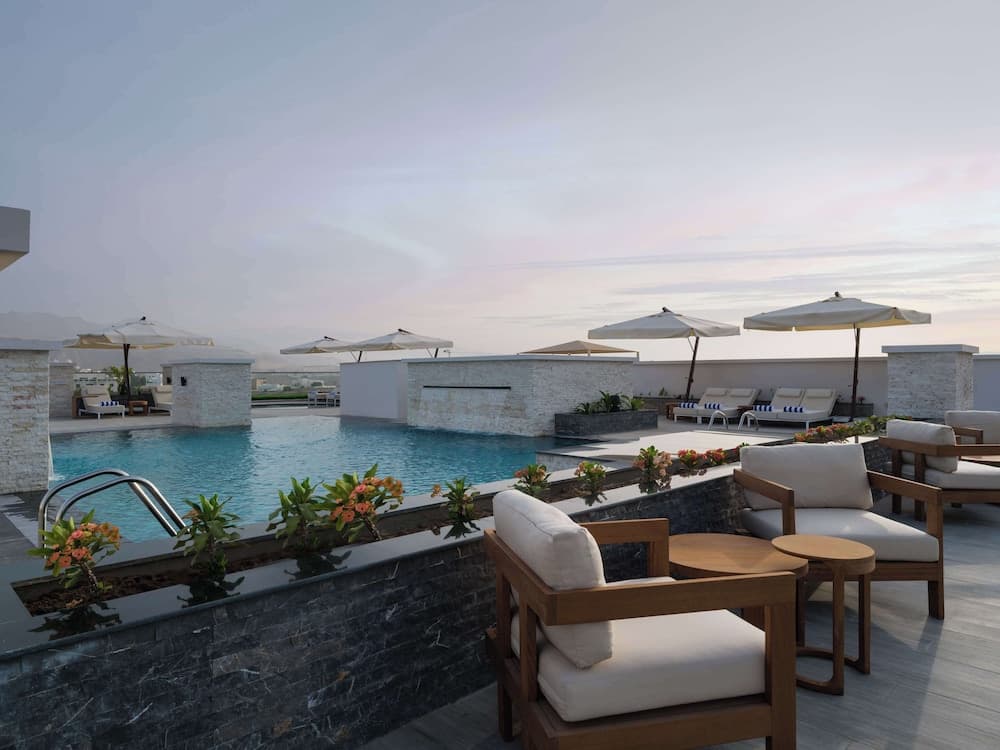 DoubleTree by Hilton Muscat Qurum, Pool