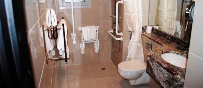 Raviz Center Point Dubai Hotel, 