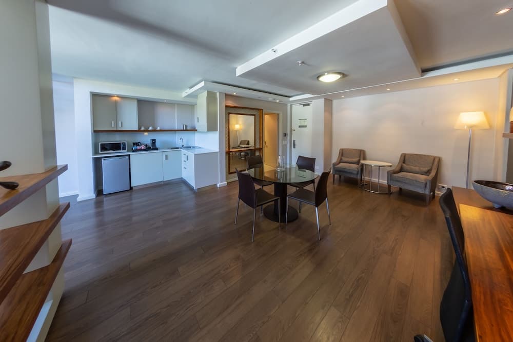 DoubleTree by Hilton Cape Town - Upper Eastside, Room