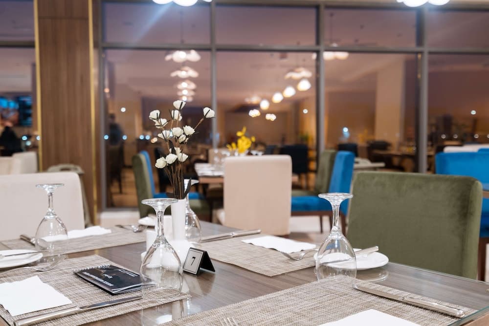 Kyriad Muscat, Restaurant