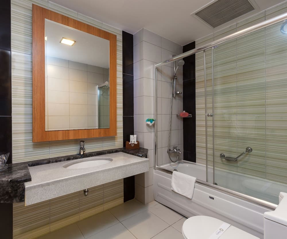 Club Tuana Fethiye, Bathroom