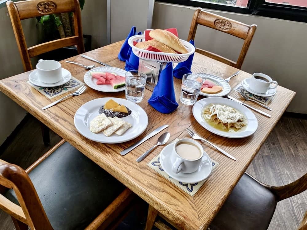 *Hotel Canadá, Breakfast meal