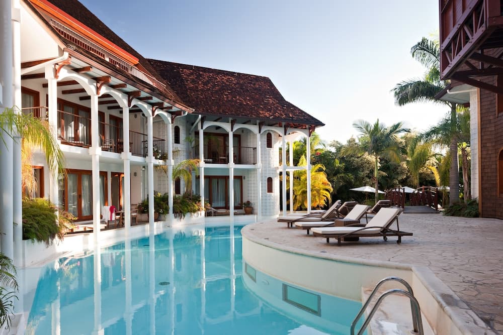 Le Saint Alexis, Outdoor pool