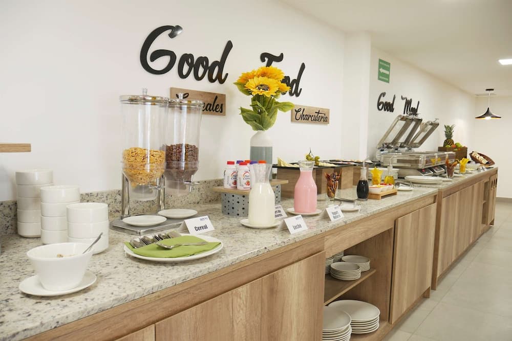 PARK INN BY RADISSON QUITO, Breakfast buffet