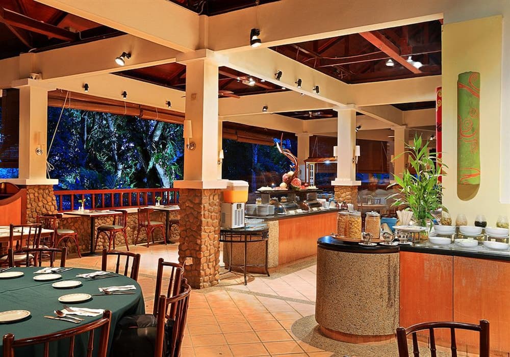 Mutiara Taman Negara, Restaurant