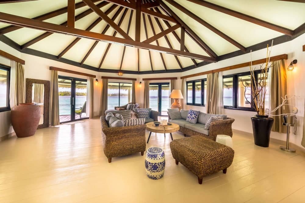 Kihaa Maldives - Trasferimenti Volo Domestico + Barca Veloce Inclusi - Airone Selection, Living area